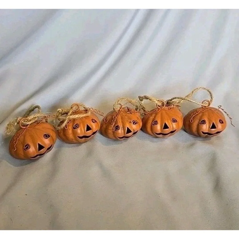 Set of 5 Metal Rustic Rattle Jack O Lantern Pumpkin Ornaments Halloween Jute
